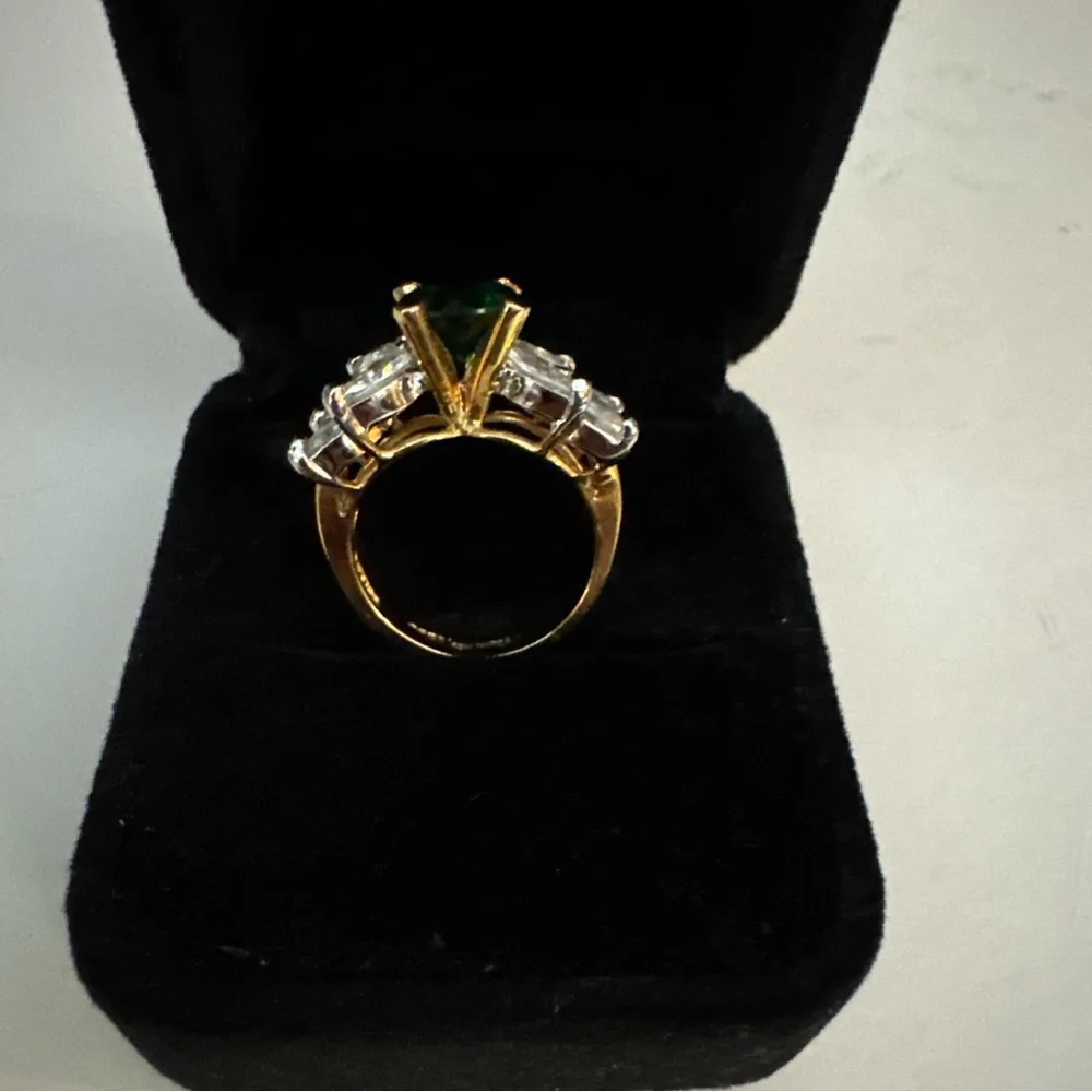 Exquisite Green and Gold Women's Ring - Picture 3 of 11